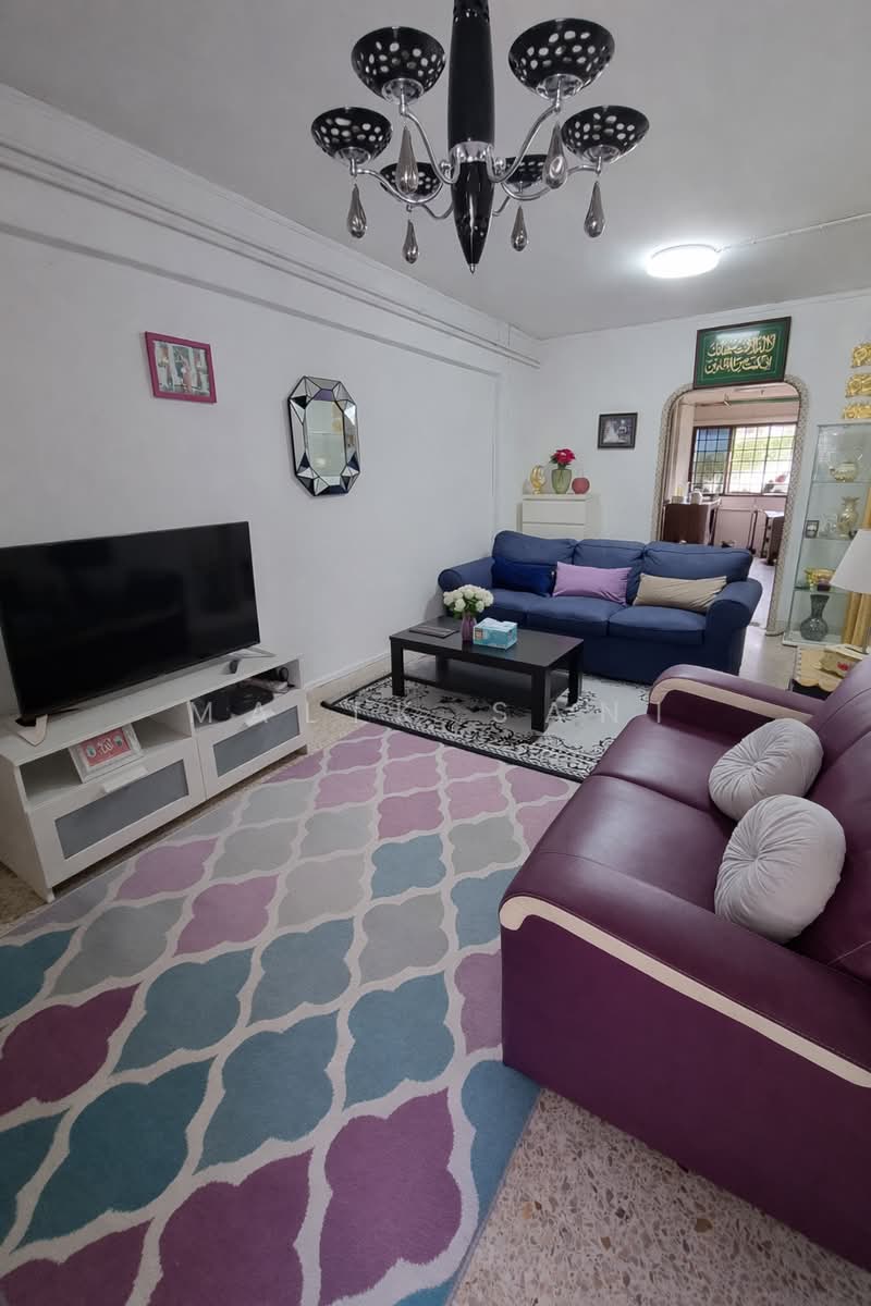 3NG HDB Flat at Blk 374 Clementi Ave 4 – Mid Floor, Original Condition