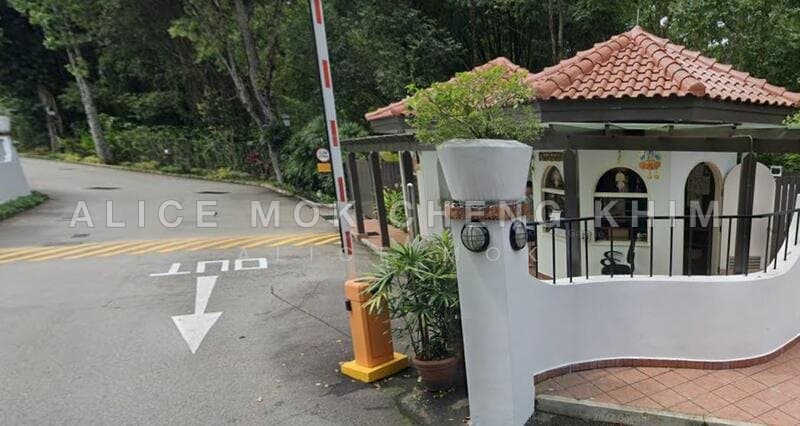 Spacious 3-Bedroom Walk-Up Apartment at Villa Delle Rose, District 10