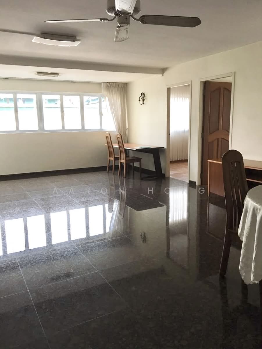 5-Room HDB High Floor Corner Unit near Simei MRT