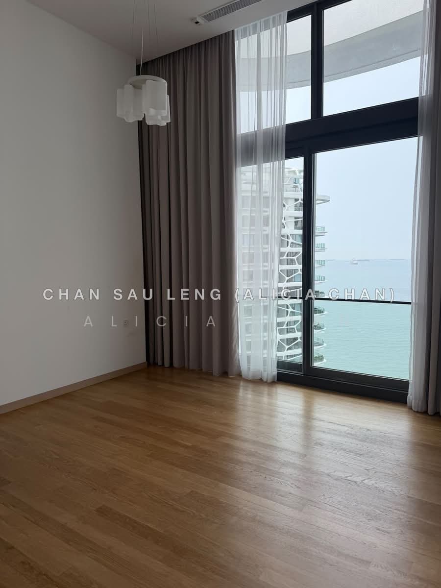 Cape Royale Duplex Penthouse with Seaview – 3 Bed / 4 Bath