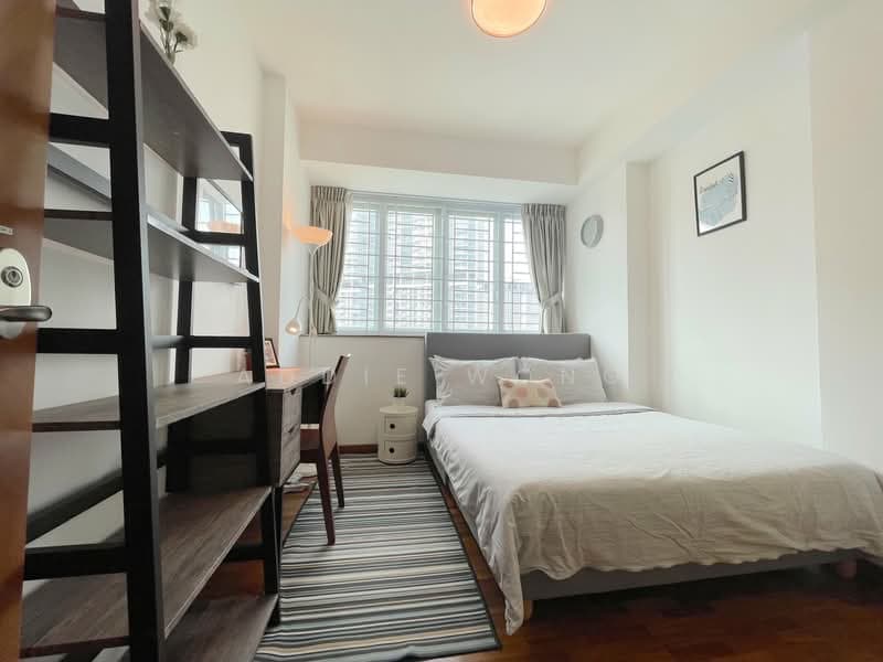 Common Room Near Queenstown MRT – Ladies-Only, Fully Furnished Condo