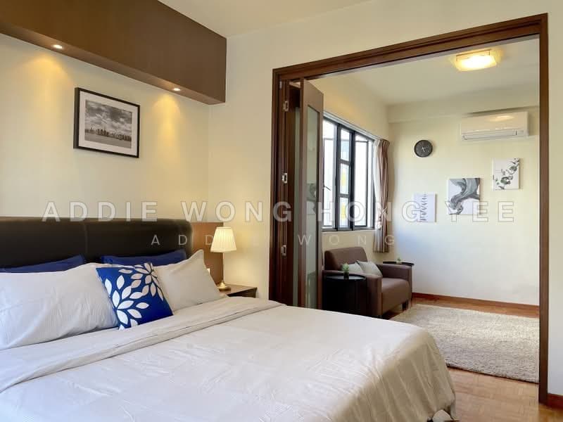 Spacious Studio-Style Master Bedroom Near Tiong Bahru MRT with Condo Facilities