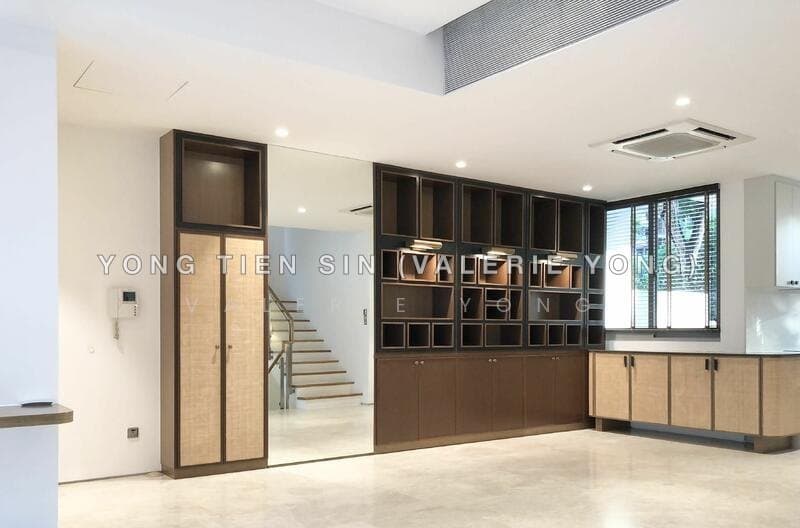 Renovated 5-Bed Townhouse at Paterson Residence with Full Facilities