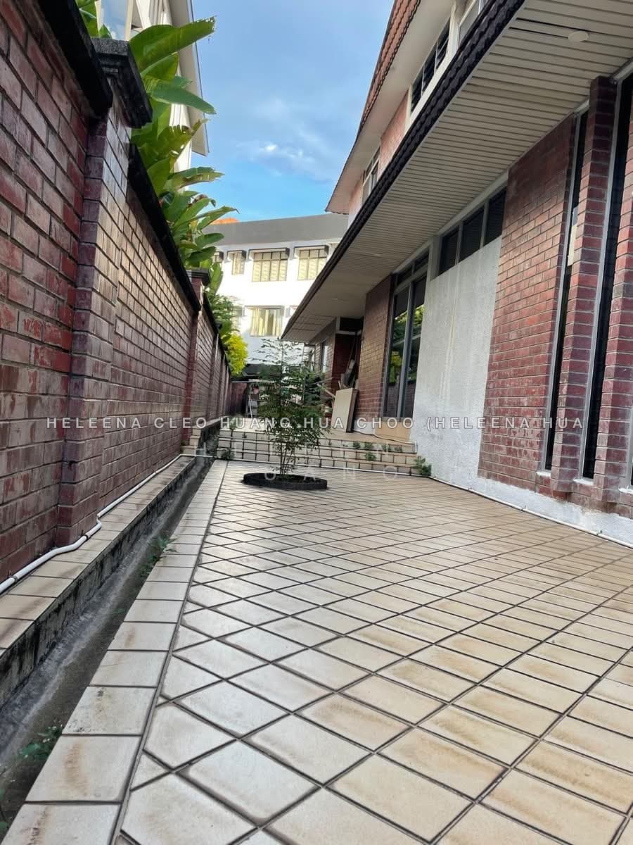 Freehold Semi-Detached in Siglap Cul-de-Sac – Rebuild Opportunity