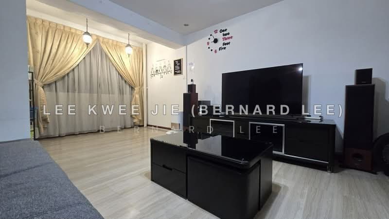 5-Room Corner Unit HDB at 501B Wellington Circle – Mid Floor