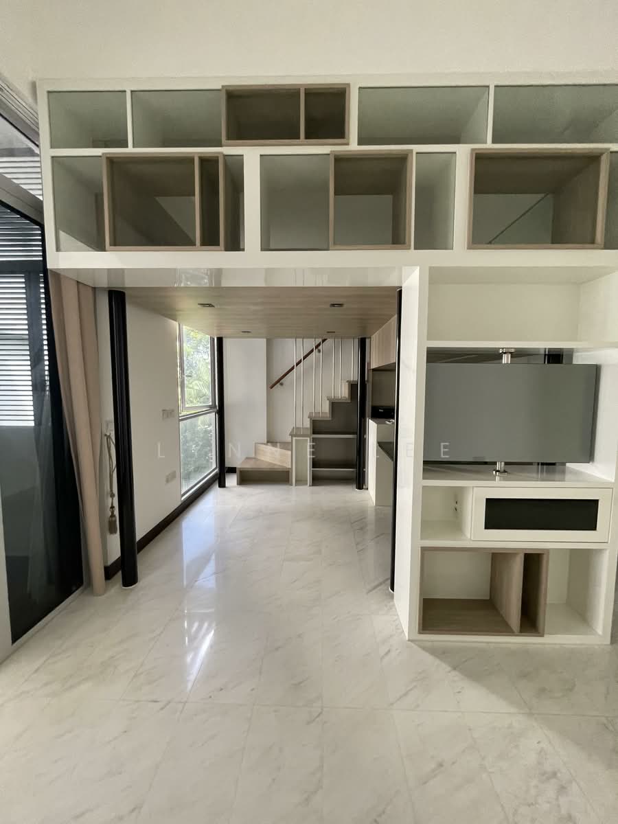 Euhabitat 1-Bedroom Loft, Pool Facing Corner Unit