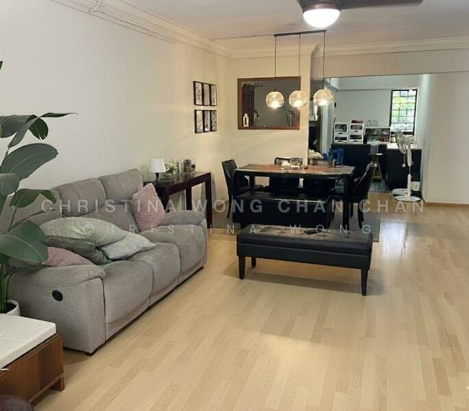 Spacious 5A HDB Flat with 3 Bedrooms & Study at Jurong East Ave 1