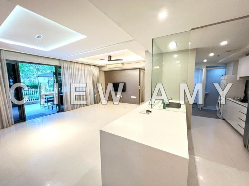 The Lakefront Residences – 4-Bed Ground Floor Unit with Large Patio