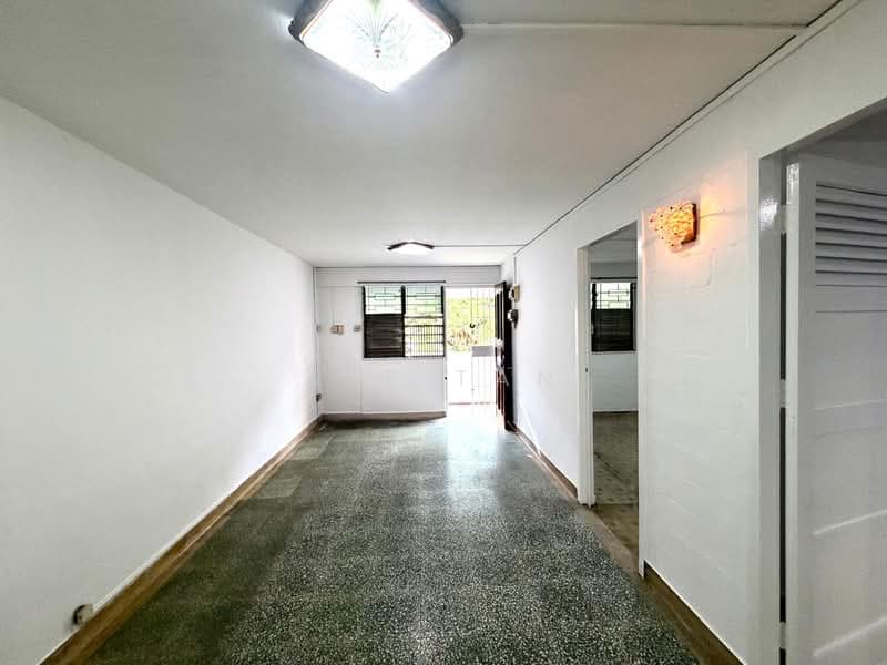 3I HDB Flat at 213 Boon Lay Place – Mid Floor Corridor Unit