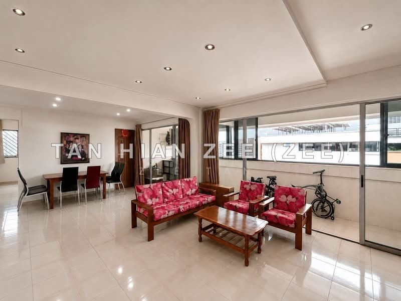 High Floor 5-Room Corner Unit with Balcony, Opposite Northpoint City
