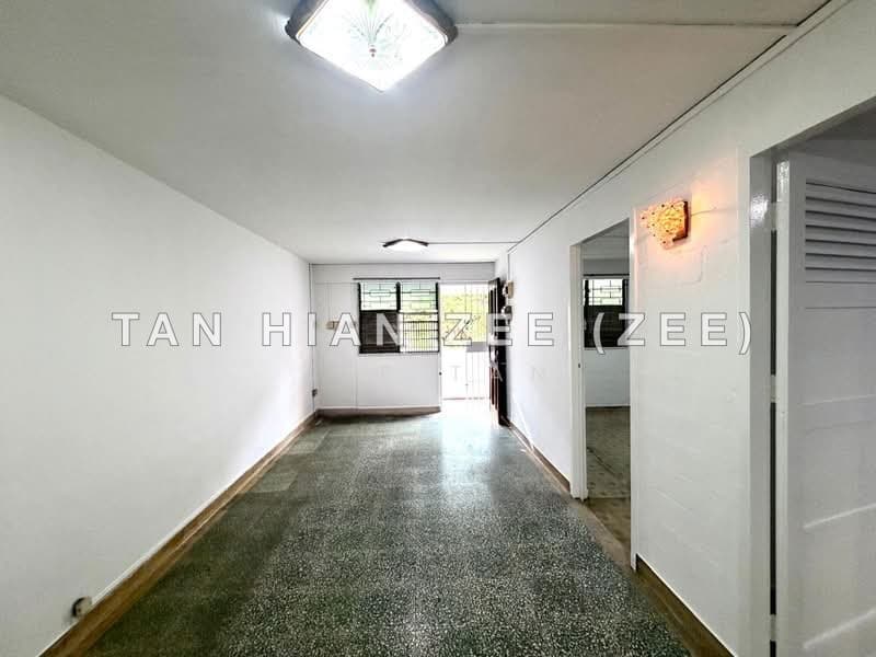 3I HDB Flat at 213 Boon Lay Place – Mid Floor Corridor Unit
