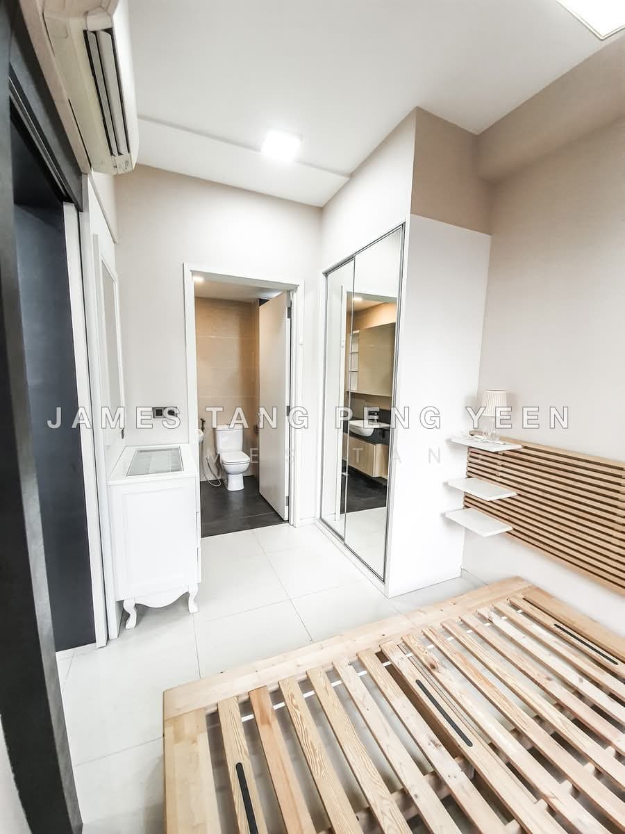 Freehold 1-Bed Condo at Suites @ Sims, District 14
