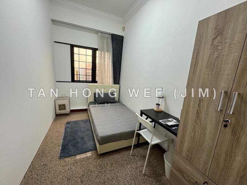 Fully Furnished Room for Rent at Dover Parkview