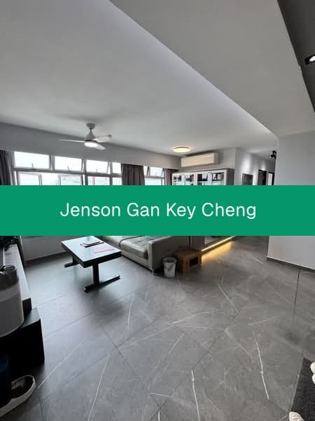 High-Floor Renovated 4A HDB Flat at Bukit Batok Street 21