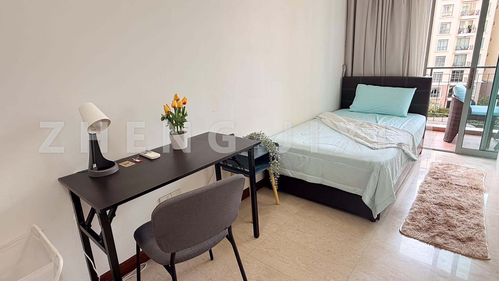 Cosy common room near Orchard with balcony for rent!
