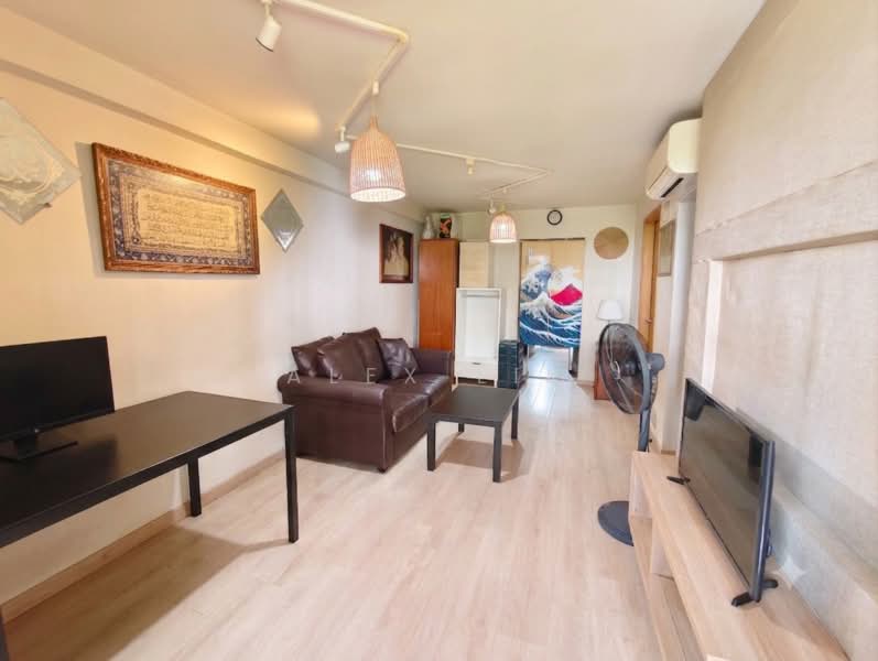 3I HDB Flat at 215 Boon Lay Place – High Floor, Quiet