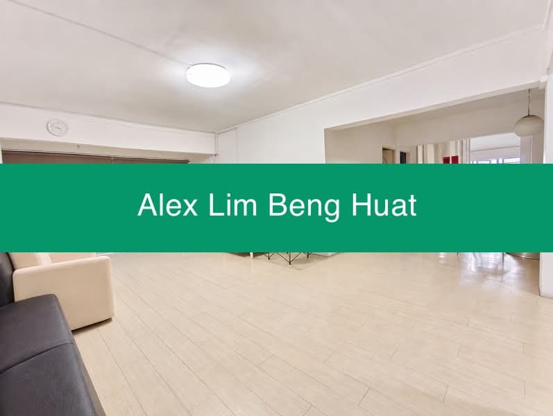 5I HDB Point Block with Sea View & High Floor at Marsiling Drive