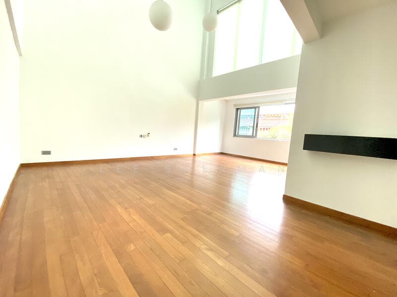 Renovated 3-Storey Semi-Detached at Clementi Crescent