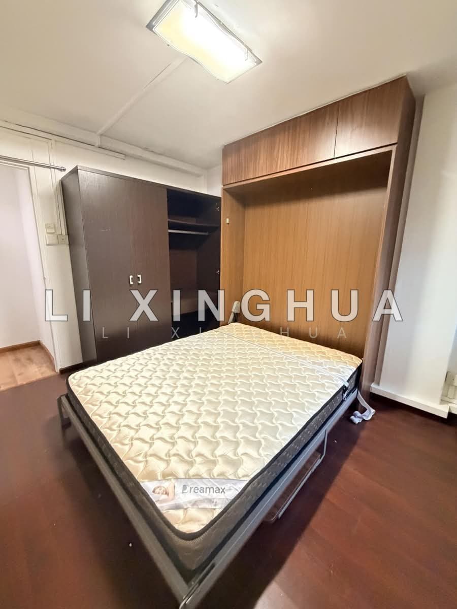 Common Room for Rent at 102 Spottiswoode Park Road