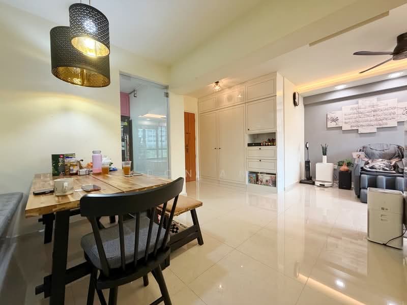 4A HDB Corner Unit at Blossom Spring @ Yishun – Mid Floor, Renovated
