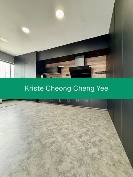 Executive Apartment 3+2 at Blk 836 Yishun Street 81 – High Floor, Renovated
