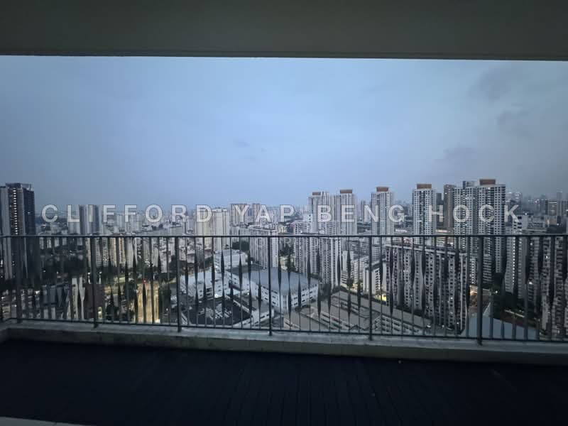 High Floor Master Suite Near Braddell MRT – 4 Stops to Orchard