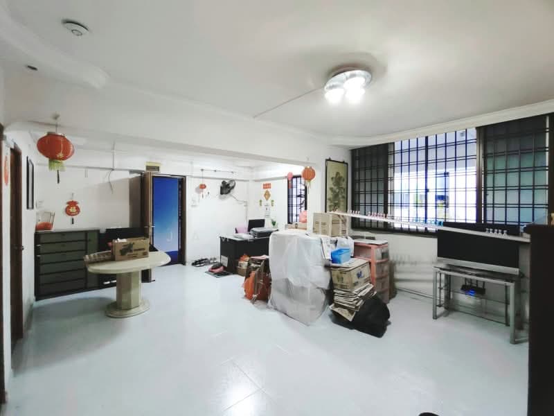 High-Floor 4A HDB Corridor End Unit at Serangoon North Ave 2