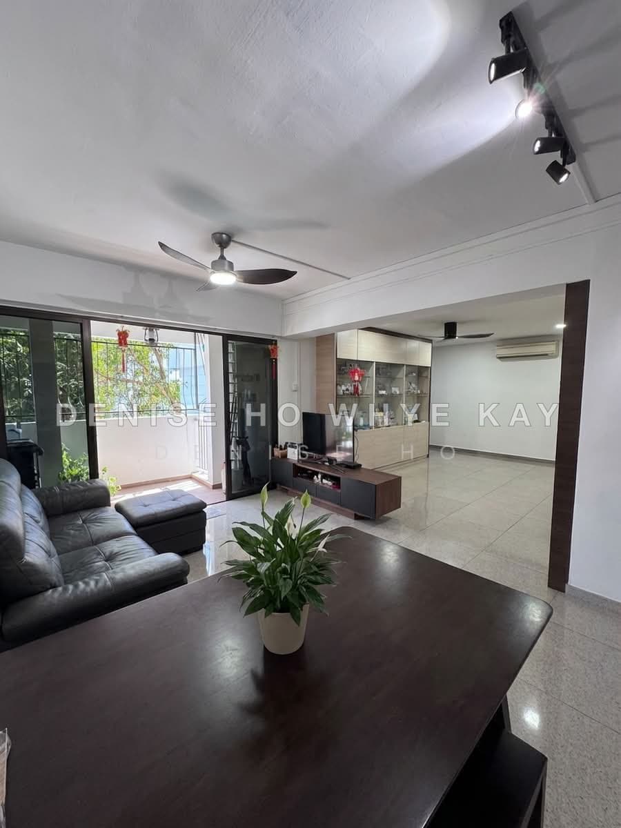 4-Bedroom Executive Apartment HDB at Jurong West Street 64