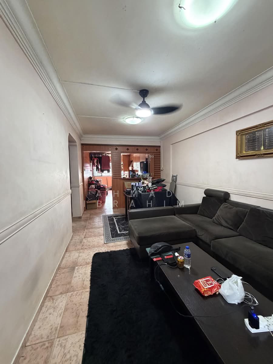 3NG HDB Flat at 123 Yishun Street 11 – Level 4, No Extension Required