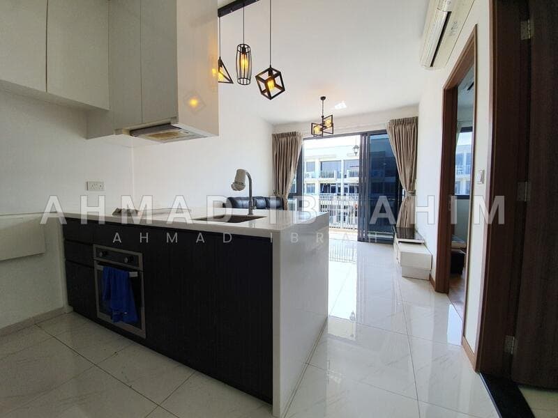 Palm Isles 1-Bed Pool View Unit with Balcony at Flora Drive