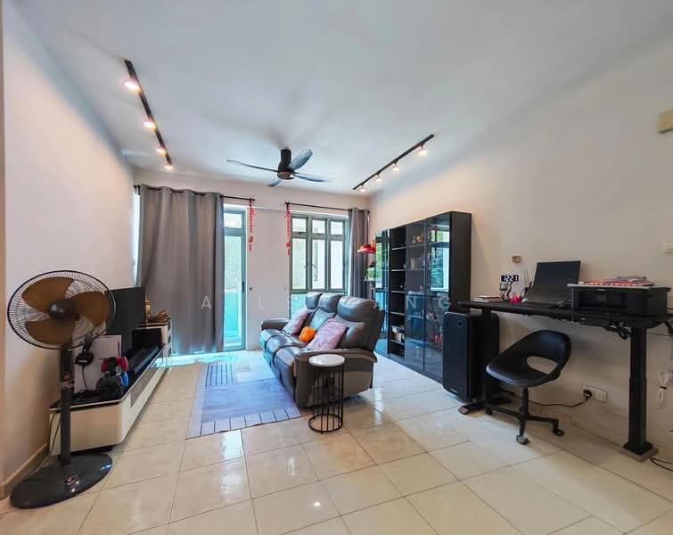 Hume Park II – 2-Bed Freehold Condo, 3 Mins to Hume MRT