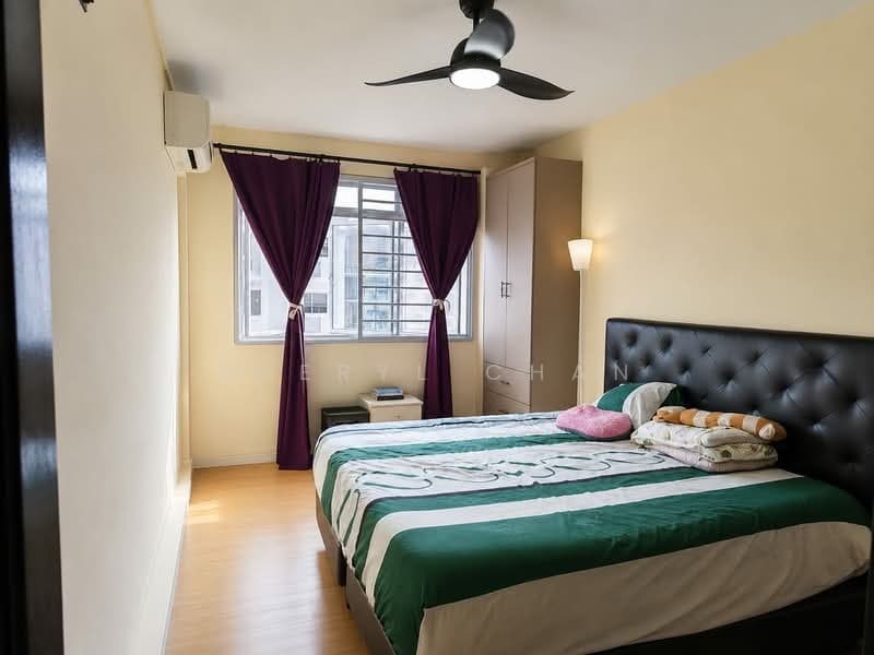 5-Room HDB Corner Unit at Serangoon North Ave 4 – Mid Floor, Well Renovated